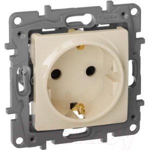 Розетка Legrand Etika 672322